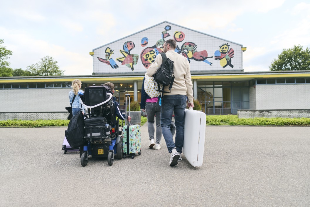 gasten arriveren bij het Bio Vakantieoord