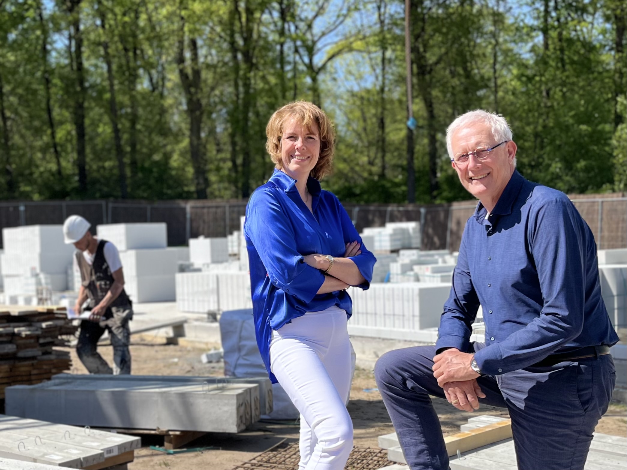 Astrid en Frans op de bouwplaats.jpeg